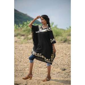 2025 colección Vintage 100% rayón caftán vestido negro con bordado cuello en V suelto ajuste verano vacaciones vestido tamaño libre - Product Image 2