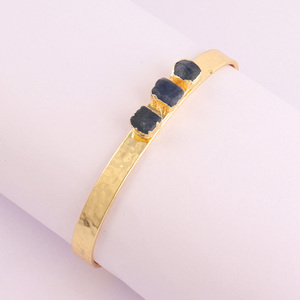 Pulsera de acero inoxidable con diseño de lujo para mujer, brazalete de tanzanita natural Enchapado en oro, piedra de nacimiento, martillo, acabado ajustable - Product Image 3