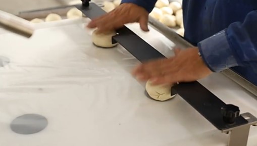 Paratha Pre Pack Laminating Machine Scallion Pancake With Film Covering Machine