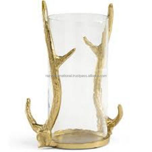 Bougeoir au design moderne et antique personnalisé fait à la main en aluminium et en verre pour la décoration de la maison de luxe pour Pâques - Product Image 1