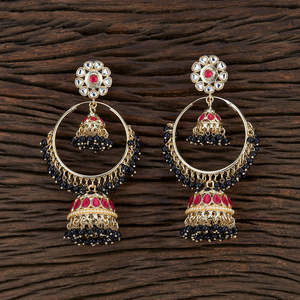 Jhumkis del Indo occidental, diseño hecho a mano con chapado en oro, 104729 de joyas Kanhai al mejor precio - Product Image 5