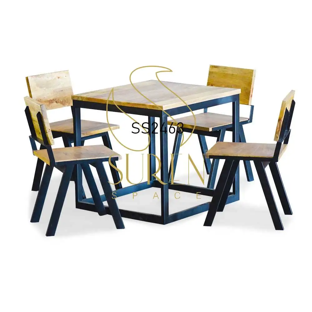 Meubles Jodhpur au design industriel fabriqué à la main Mobilier de restaurant indien Ensemble table et chaises Design Suren Space