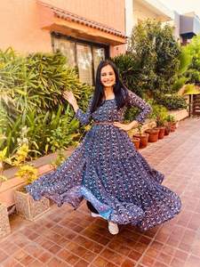 Vestido Maxi Clásico con Estampado Moderno y Costuras con Volantes para Mujer, al Mejor Precio Razonable de Kurti - Product Image 5