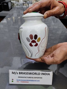 Urna de cremación para mascotas de aluminio Corazón pintado a mano con suministros funerarios de pata - Product Image 3