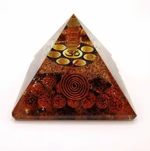 批发来自印度的高品质天然Rudraksha 7脉轮符号Orgone金字塔用于冥想和家居装饰