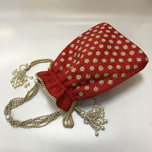 LATEST--POTLI-BAG AVEC BEAUTIFUL--HAND BRODERIE-PEARLS---WORK ON--BAGS POUR la PARTIE et DE MARIAGE @ 2021 - Product Image 1