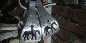 Estribo de Aluminio para Caballo con Grabado y Diseño de Imagen de Vaquero, Estribo para Montar a Caballo - Product Image 2
