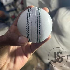Pelota de Críquet de Cuero Cosida a Mano de 4 Piezas, Blanca, para Partido y Entrenamiento - Product Image 6