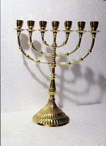 Grande menorah en laiton massif, disponible dans 7 branches, divers modèles, vente en gros - Product Image 5
