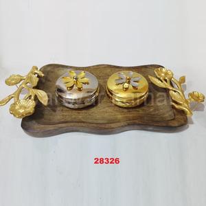 Plateau de service en bois avec poignée en forme de feuille de fleur et deux pots à bonbons - Product Image 1