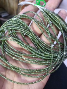 Forma de tubo de cuentas facetadas de diamante verde natural AAA + calidad superior para hacer joyas - Product Image 3