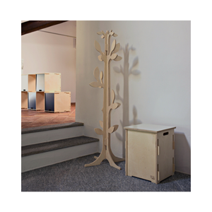 Pendentif en bois de 145 cm, forme personnalisée, fait en italie, pour vêtements - Product Image 1