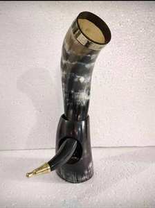 Tasse en corne à boire naturelle et écologique, fabriquée à la main, personnalisée et antique, avec percolateur hautement fini au design sculpté Viking - Product Image 3