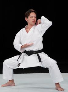 ¡El más ligero Karate japonés-Gi hecho a través de la combinación de una tela patentada con una ligereza increíble! - Product Image 4
