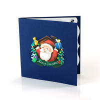Tarjeta de Felicitación Navideña 3D Pop-Up con Diseño de Santa Claus Decorando un Árbol con Renos