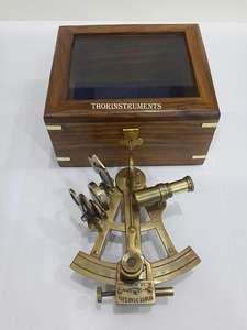 Artículo coleccionable de 5 pulgadas de latón, accesorio náutico con caja de madera en vidrio - Product Image 3