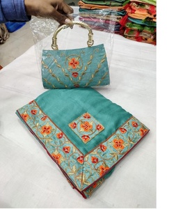 Sari indien de créateur en soie pour fêtes, avec chemisier assorti, pochette élégante, magnifique vêtement ethnique au design moderne pour mariage - Product Image 6