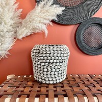 Panier en rotin avec coquillage