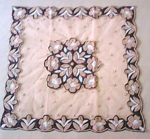 ผ้าปูโต๊ะปักลายดอกไม้แบบคลาสสิก ผ้าฝ้ายตกแต่งบ้าน ซักได้ ซักมือ - Product Image 1