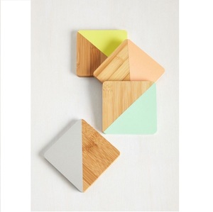 Dessous de verres multicolores en bois et en résine, pour bureau et table, forme carrée, couleur et forme personnalisés, fait à la main - Product Image 2