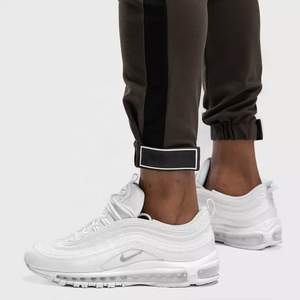 Pantalones de chándal de verano para hombre, ropa de calle, pantalones de chándal reflectantes con función antiarrugas, decoración de rayas laterales de talla grande - Product Image 4