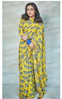 Actrice de Bollywood Ranimukherjee porte un sari en soie crêpe pure imprimé numérique de couleur jaune soleil avec un chemisier à manches longues