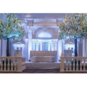 Decoración de escenario de boda tradicional y elegante de ensueño, configuración de estilo de ventana de Bollywood Fusion para Gran recepción - Product Image 1