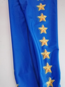 Gran oferta de mallas deportivas activas personalizadas para mujer, pantalones de Yoga estampados con cierre de cintura elástica y decoración de encaje - Product Image 5