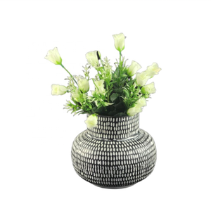 Vase à fleurs moderne en aluminium QAMAR OVERSEAS pour la décoration de la maison - Product Image 2