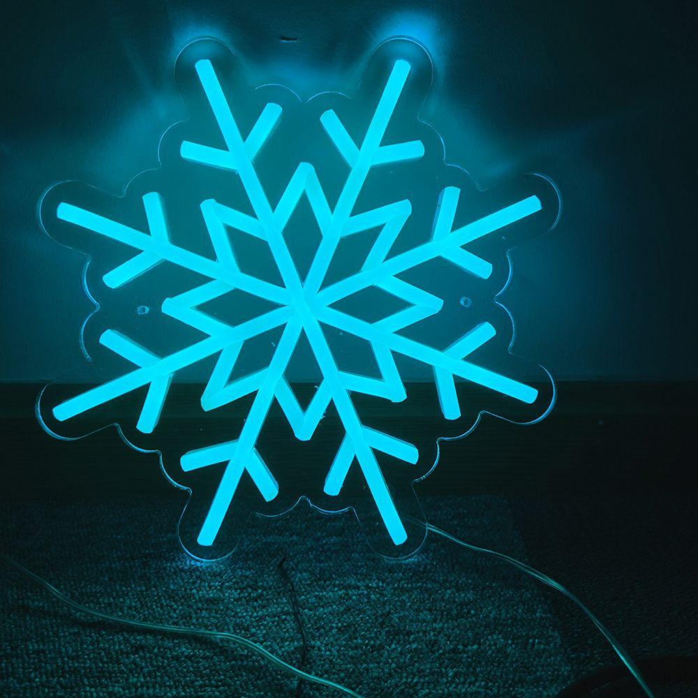 Зима варежки. Зима варежки. Зимние варежки. Снежинки фото. Фотосессия зимой на улице для девушки.