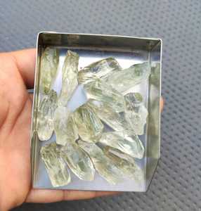 Venta al por mayor 5 piezas de piedras preciosas de amatista verde natural joyería suelta piedra sin tratar piedra cruda - Product Image 2