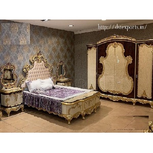 Meubles de chambre à coucher luxueux faits à la main avec finition dorée, ensemble de meubles de chambre à coucher classiques sculptés à la main, villa européenne, lit en bois massif - Product Image 1