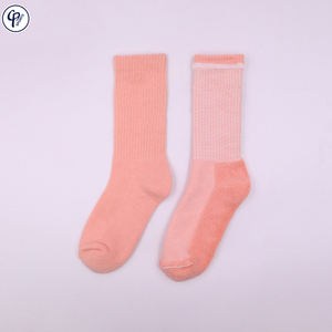 2025 Chaussettes de sport personnalisées pour hommes avec logo inférieur en gros à bas prix - Product Image 5