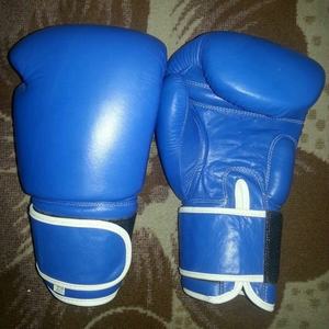 ถุงมือชกมวยหนังต่อสู้ของจริงพร้อมตะขอและห่วงปิดโลโก้ออกแบบได้ตามต้องการ - Product Image 1