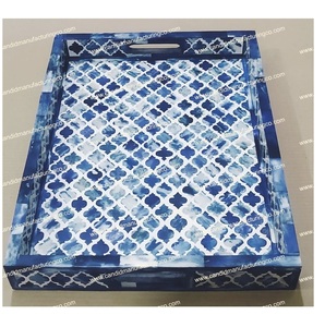 Plateau de service en acrylique et incrustation d'os en plastique personnalisable fait à la main avec MDF en marbre nacré pour la décoration intérieure Hôtels Restaurants - Product Image 1