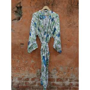 Handmade Indian Maxi Gown Dress <b>White</b> Floral Kimono Style Full Length Sleepwear Vintage <b>Silk</b> Saree Knee Length Bathrobe Summer - Product Image 4