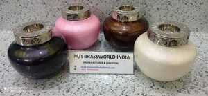Urna Funeraria de Metal Estilo Americano para Velas de Té en Cuatro Colores Diferentes para Adultos, por Brassworld India - Product Image 4