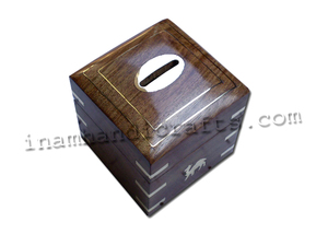 Tirelire en bois Antique, belle et de styliste, faite à la main avec incrustation en laiton - Product Image 2