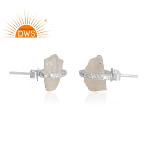 Boucles d'oreilles clous pour femmes en pierre de lune arc-en-ciel brute et topaze blanche, fournisseur de boucles d'oreilles clous en argent sterling 925 de haute qualité - Product Image 3