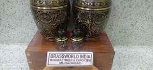 Urne funéraire en laiton de style américain Brassworld India, en métal, pour la conservation des souvenirs, pour adultes, modèle BRU-4317 - Product Image 2