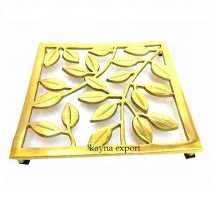 Sous-plat en métal plaqué or moderne pour la vente en gros, dernier design et forme sous-plat fini robuste pour la cuisine et la salle à manger à vendre - Product Image 1