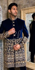 Sherwani de terciopelo indooccidental con vestido de pantalón para bodas/fiestas 2022 hermoso bordado Zardozi de talla grande - Product Image 2