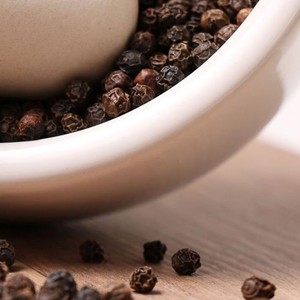 Pimienta Negra de Vietnam en Oferta, Nueva Cosecha 500GL 550GL FAQ, Pimienta Entera Seca, Suministro de Fábrica, Exportación a Granel, Venta al Por Mayor - Product Image 1