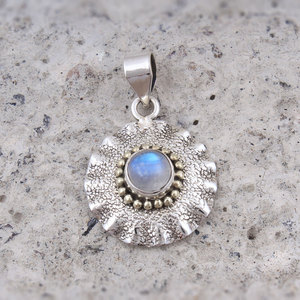 Colgante Vintage de Plata de Ley 925 con Piedra Lunar, Engaste de Bisel en Forma de Flor, Solitario, Joyería Unisex para Uso Diario - Product Image 1