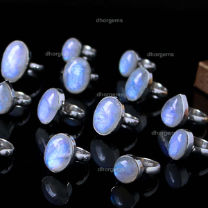 Venta al por mayor de anillos mixtos, arcoíris ovalado dorado, forma de luna, abalorios, piedra lunar blanca Natural, cabujón, anillos rosas para hombres, piedra lunar arcoíris - Product Image 1