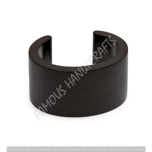 Brazalete de Cuerno Natural Pulido Hecho a Mano con Diseño de Animal, de Alta Calidad, Artístico y Coleccionable - Product Image 2