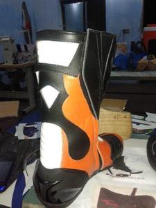 Botas de Motociclismo de Cuero Profesionales para Carreras, Unisex, Impermeables y Resistentes al Fuego - Product Image 4