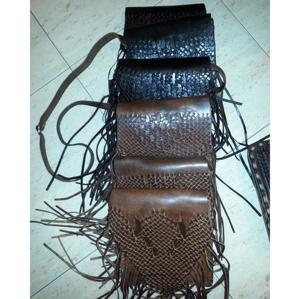 Sac à bandoulière bohème en cuir véritable de luxe pour femmes fermeture de couverture à motif géométrique avec serrure et décoration de bouton - Product Image 1