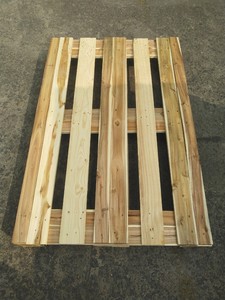 Fournisseur d'or durable de palettes en bois de pin d'acacia robustes à double face sur mesure du Vietnam à un prix compétitif - Product Image 2