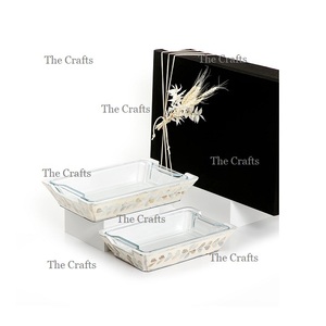 Plateau de service en bois et en verre avec un ensemble de deux tailles différentes de qualité supérieure Plateau de service pour chocolats - Product Image 1